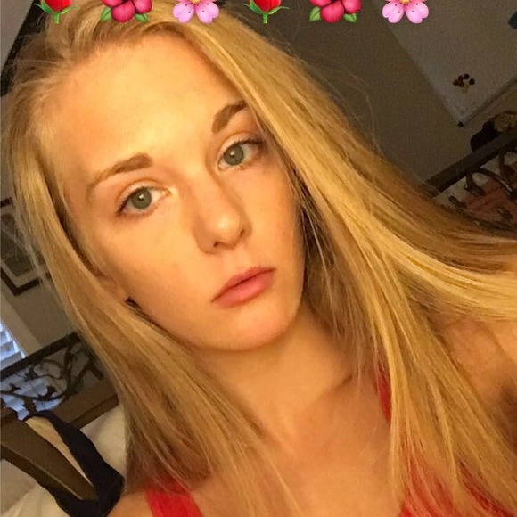 Meet your Posher, Erica - Picture 3 of 5